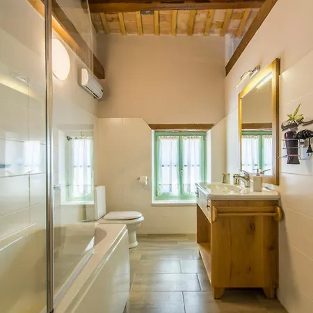 Villa Judita For Kids & Families Near Novigrad With Large Garden & Only 2 Km From The - For 10 People Tar-Vabriga