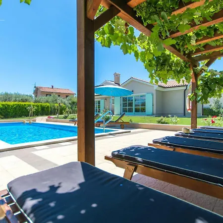 Judita For Kids & Families Near Novigrad With Large Garden & Only 2 Km From The - For 10 People *