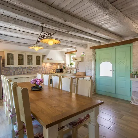 Judita For Kids & Families Near Novigrad With Large Garden & Only 2 Km From The - For 10 People Villa *