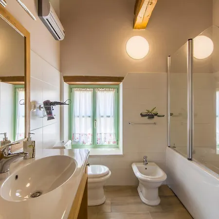 Judita For Kids & Families Near Novigrad With Large Garden & Only 2 Km From The - For 10 People Villa Tar-Vabriga