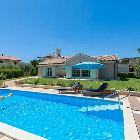 Judita For Kids & Families Near Novigrad With Large Garden & Only 2 Km From The - For 10 People * Tar-Vabriga