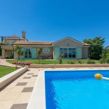 Judita For Kids & Families Near Novigrad With Large Garden & Only 2 Km From The - For 10 People * Tar-Vabriga