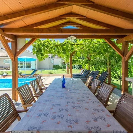 Judita For Kids & Families Near Novigrad With Large Garden & Only 2 Km From The - For 10 People