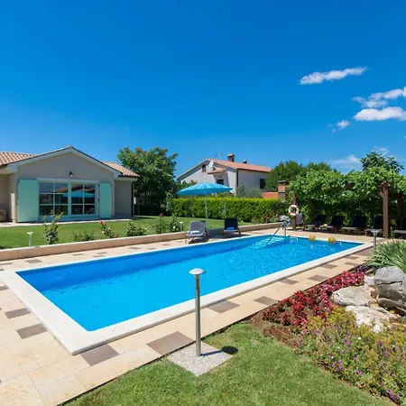 Judita For Kids & Families Near Novigrad With Large Garden & Only 2 Km From The - For 10 People * Tar-Vabriga