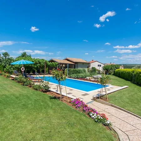 Villa Judita For Kids & Families Near Novigrad With Large Garden & Only 2 Km From The - For 10 People *