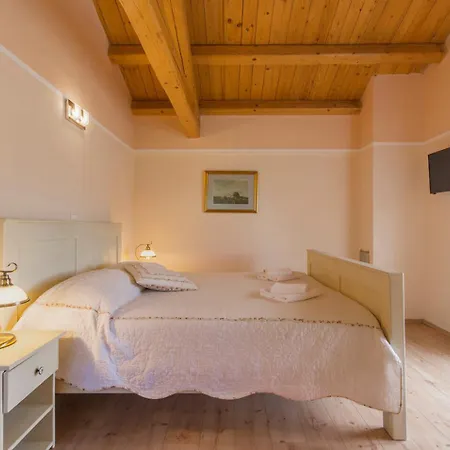 Villa Judita For Kids & Families Near Novigrad With Large Garden & Only 2 Km From The - For 10 People