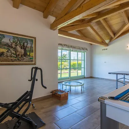 Villa Judita For Kids & Families Near Novigrad With Large Garden & Only 2 Km From The - For 10 People