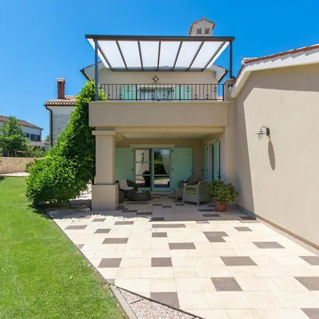 Villa Judita For Kids & Families Near Novigrad With Large Garden & Only 2 Km From The - For 10 People *
